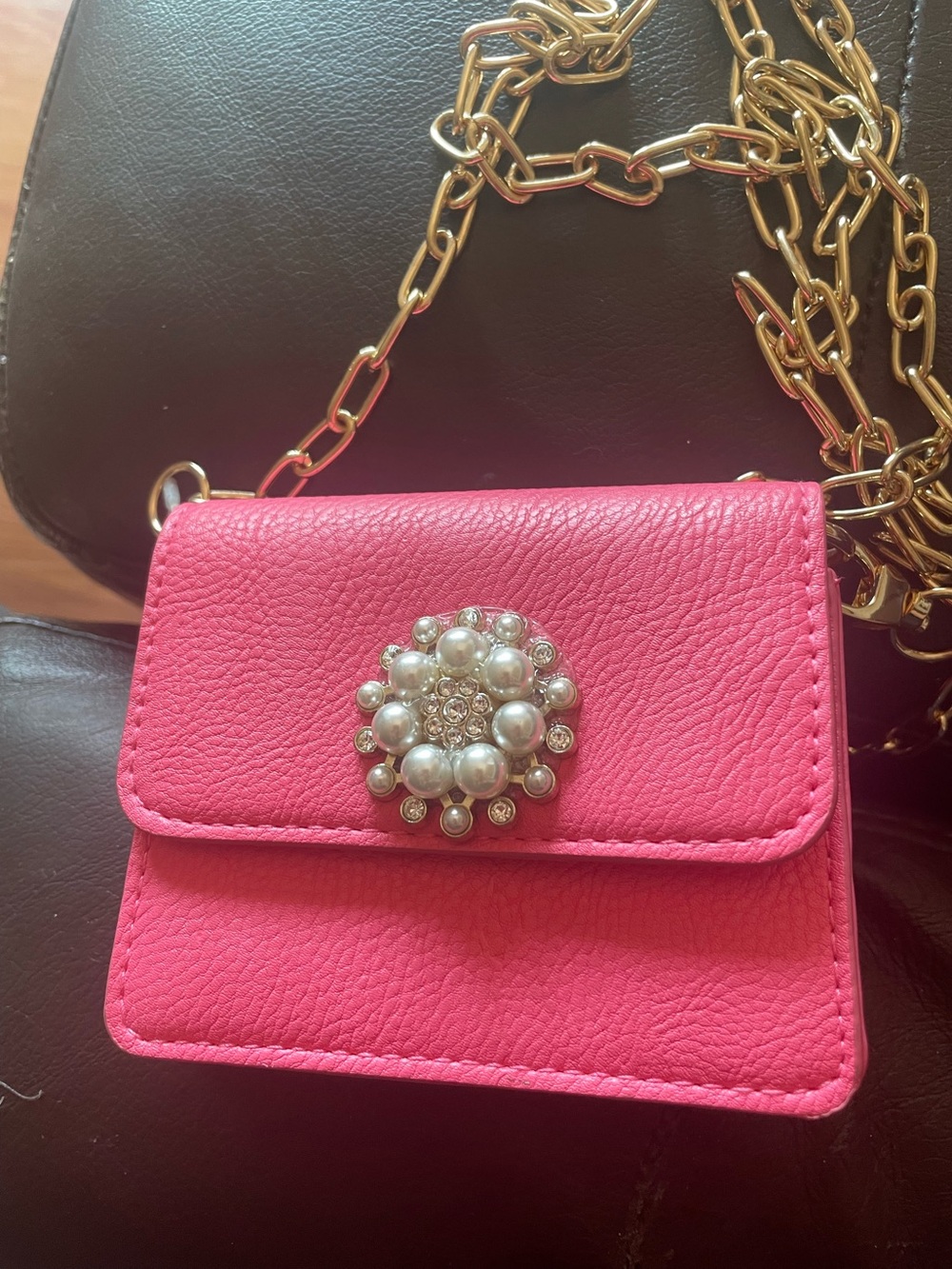 Pink Pearl-Embellished Chain Crossbody Wallet
